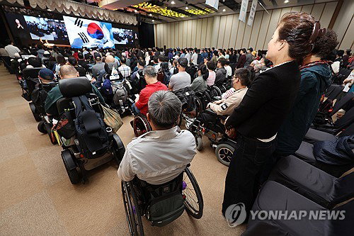 대구 엑스코 기념식 개최&hellip;복지 유공자 74명 표창