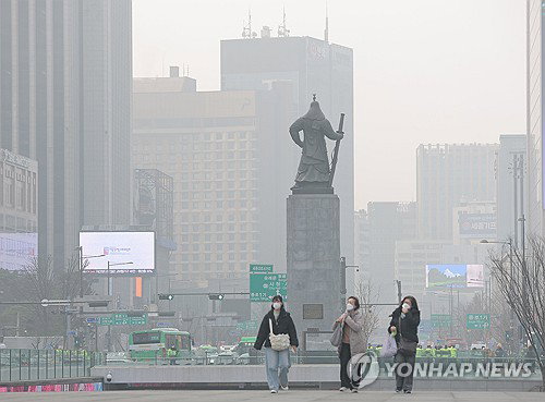 황사 유입 미세먼지 '나쁨' 속 남부&middot;제주 강수 시작
