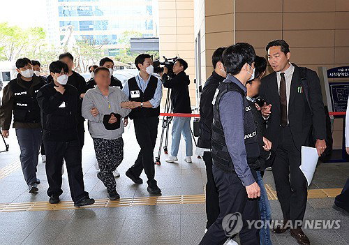해임교사 복직 동조 시위 노조지부장 구속 송치