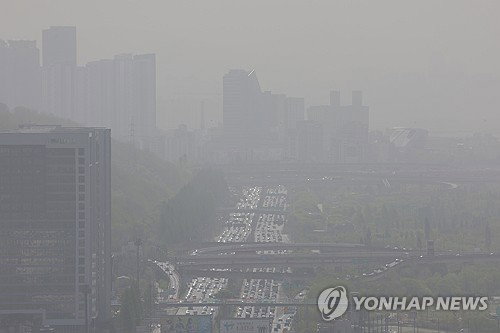 고비사막발 황사 잔류 속 전국 미세먼지 '나쁨' 및 제주&middot;남부 강수 전망