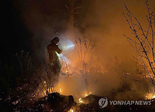 강원 영월 영흥리 야산 화재 2시간 만에 주불 진화&hellip;지상 인력 148명&middot;장비 40대 긴급 투입