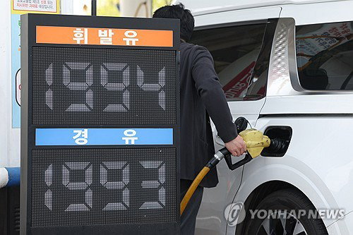 정부, 국제유가 하락에도 석유 최고가격 4차 동결: 1900원대 유가 유지