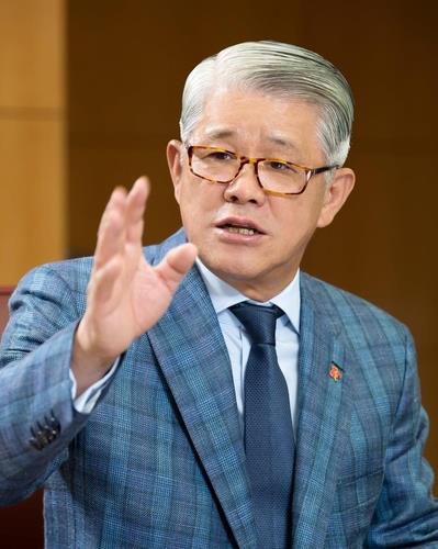 최신원 SK네트웍스 명예회장, 무보수 경영 자문 선언