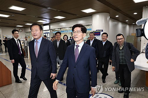 김문수 전 장관, 공직선거법 위반 1심 벌금 50만원 선고