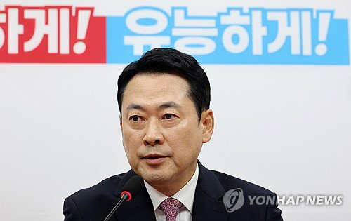 친여 유튜버에 법원 접근금지 명령