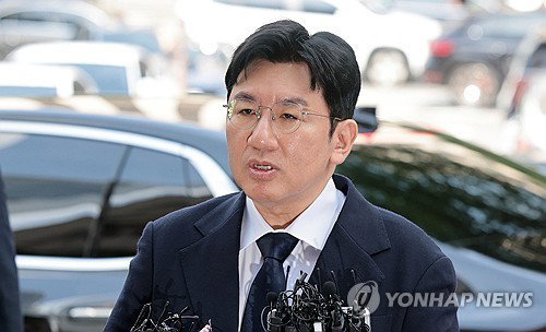 방시혁 하이브 의장 | 검찰, 경찰 구속영장 필요 사유 소명 부족 판단