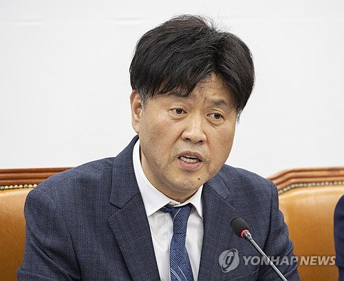 김용 전 부원장, 민주당 의원 51명 지지 확보