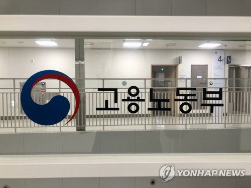 고령 취업자 사상 첫 1천만명 돌파…은퇴보다 ‘계속 일하기’ 선택하는 노년층