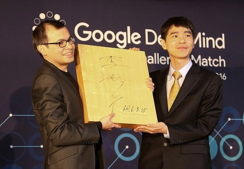 구글 딥마인드 CEO, 이세돌 9단과 AI 10년 회고 및 미래 비전 제시