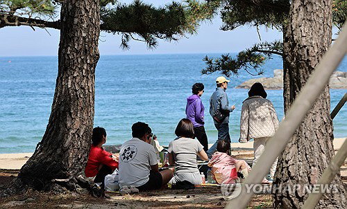 때 이른 더위, 전국 낮 최고 27도 기록&hellip;중부 건조특보 속 강수 전망