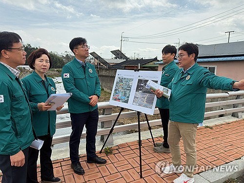 울주군, 폭염&middot;호우 앞둔 축산농가 8곳 현장 점검