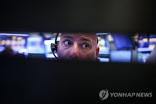 글로벌 기술 대기업, 16조 달러 시장 장악력 시험대