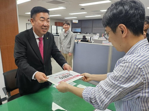 이범석 청주시장, 재선 도전 공식화...6&middot;3지방선거 예비후보 등록
