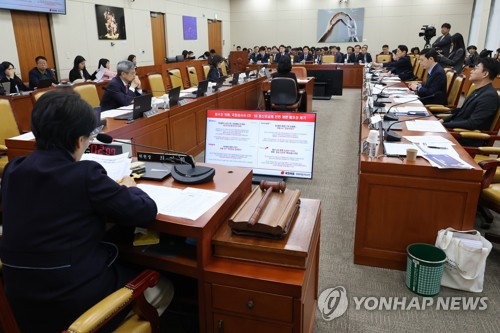 국회 과방위, MBC 앵커 발언 두고 여야 격돌
