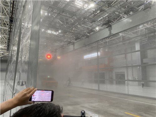지리자동차, 85km/h 후면 충돌&middot;전천후 ADAS 테스트 공개&hellip;글로벌 시장 공략 가속화