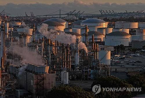 국제 유가 3% 상승, WTI 100달러 재돌파
