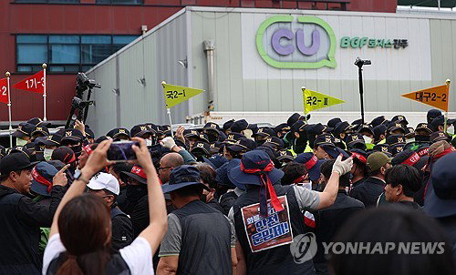 화물연대 집회 현장 3인 구속 송치, 차량 돌진 사망&middot;공무집행방해 혐의