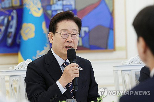 국정 현안 논의: 비교섭 야4당 및 무소속 의원, 청와대 오찬서 주요 정책 건의