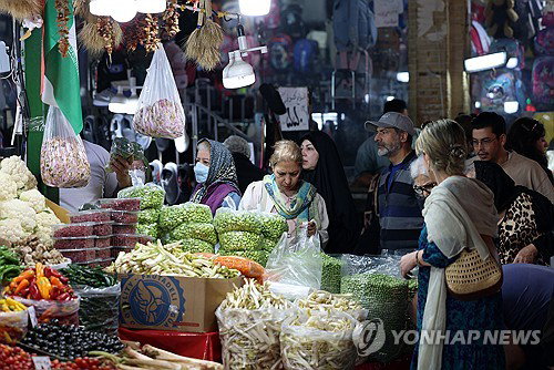 이란 경제 위기: 봉쇄와 전쟁 장기화, 백만 실업과 67% 인플레이션의 충격파