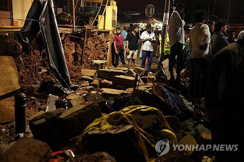 인도 몬순, 벵갈루루 병원 담장 붕괴 사망 7명 발생: 도시 인프라 취약성 노출