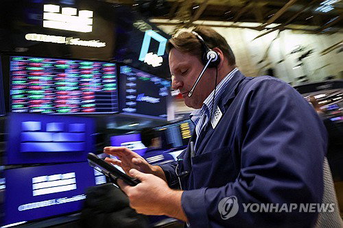 글로벌 증시, 기업 실적 희비와 중동 지정학적 불안정성 속 혼조세 마감