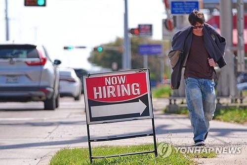 미국 노동시장, 57년 만의 최저 실업수당 기록: 연준 통화정책 경로 재조명