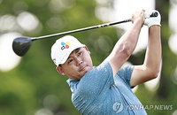 PGA 투어 시그니처, 캐딜락 챔피언십 1R: 영 8언더파 선두 질주, 김시우·임성재 공동 15위 안착