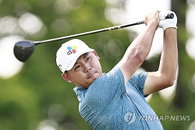 PGA 투어 시그니처, 캐딜락 챔피언십 1R: 영 8언더파 선두 질주, 김시우·임성재 공동 15위 안착