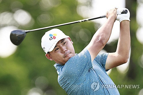 PGA 투어 시그니처, 캐딜락 챔피언십 1R: 영 8언더파 선두 질주, 김시우&middot;임성재 공동 15위 안착