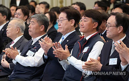 이재명 대통령, 청와대 노동절 기념식 참석 | 양대 노총 첫 동시 참여로 역사적 기록