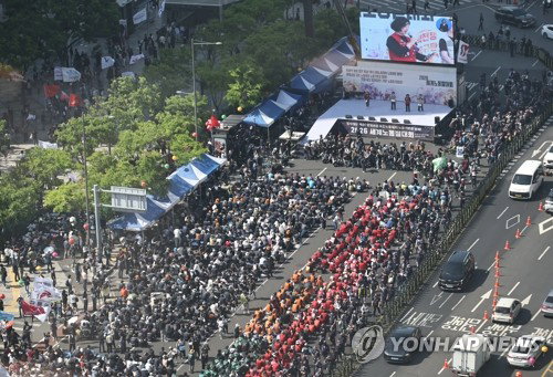 노동절 1만명 집결, 양대노총 노동권 보장 촉구