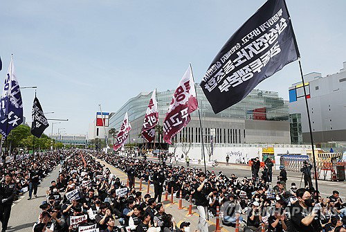 삼성전자 초기업노조, 반도체 부문 편향 요구로 내부 갈등 증폭: 조합원 이탈 가속화