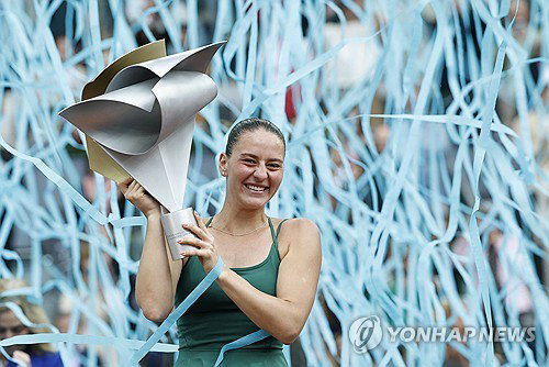 마르타 코스튜크, 무투아 마드리드오픈 우승&hellip;우크라이나 테니스 새 이정표 세워