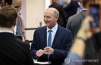 버크셔해서웨이, 590조원 현금 비축 속 '시장 혼란' 대기…버핏은 투기 열풍 경고