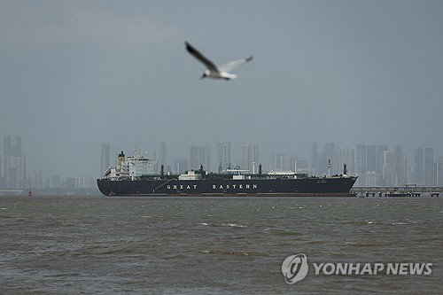호르무즈 해협, 미국 봉쇄 속 인도 LPG 운반선 첫 통과&hellip;글로벌 에너지 시장 주시