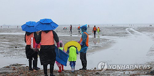 연휴 초반 전국 강풍 동반 비 지속&hellip;강원 산지 최대 5cm 적설 및 싸락우박 가능성