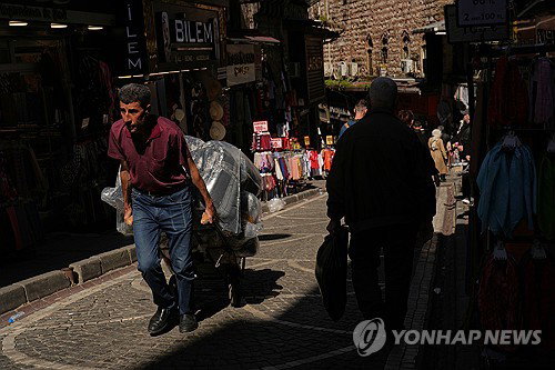 튀르키예 물가상승률 32.4%로 반등, 중동 불안정 속 통화정책 불확실성 증대