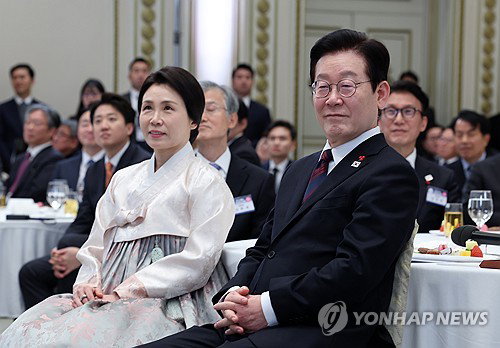 대통령 부부, 청와대 복귀 후 첫 어린이날 맞아 아동 200명 초청 행사 개최