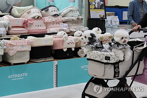 유통&middot;여행업계, '펫 휴머니제이션' 확산에 가정의 달 마케팅 경쟁 심화