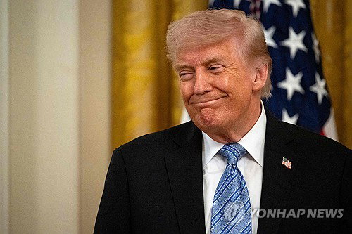 트럼프, 이란 향해 '군사 작전' 경고 재차 표명하며 중동 긴장 고조