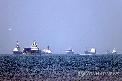 미국-이란 호르무즈 군사 충돌, 중동 긴장 격화로 국제 유가 급등 및 증시 하락