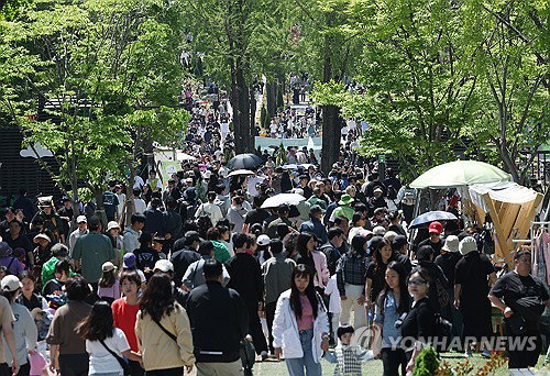 어린이날 전국 유원지 인산인해 속 강력범죄 잇따라 발생, 사회 안전망 우려 증대