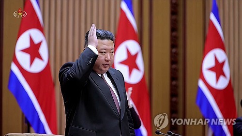 북한, '두 국가' 노선 헌법 명문화... 김정은 핵무력 지휘권 강화 및 영토 조항 신설
