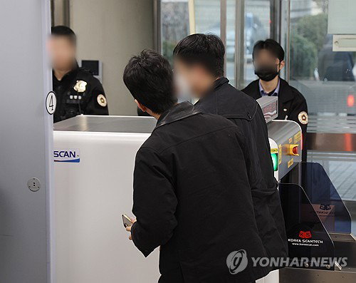 MDL 월경 무인기 민간인 3인, 일반이적 혐의 부인&hellip; '군 사령관 미적용' 반박