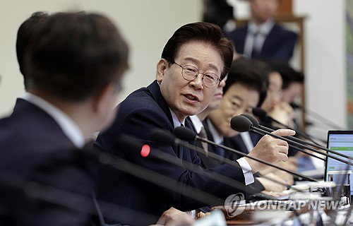 이재명 대통령, 산불 카르텔&middot;계곡 불법시설에 강력 대응 지시&hellip;책임자 감찰 촉구