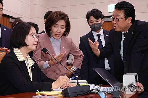 추미애 전 법사위원장 직권남용 혐의 각하, 경찰 