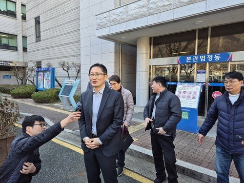 창원 택시기사 살인 재심 공판, 경찰 증언 모순 및 강압수사 의혹 증폭
