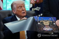 트럼프 미국 대통령, 호르무즈 해협 교전 속 이란과 '휴전 지속' 강조…국제 정세 파장 촉각