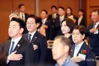 대통령 부부, 제54회 어버이날 기념식 첫 동반 참석…순직 공무원 유가족 예우 강화 방침 표명