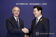 한-캐나다 정상, 60조 잠수함 수주전 속 전략적 협력 심화 논의
